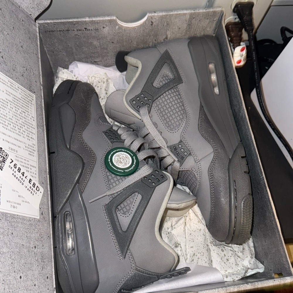 Jordan 4’s brand new